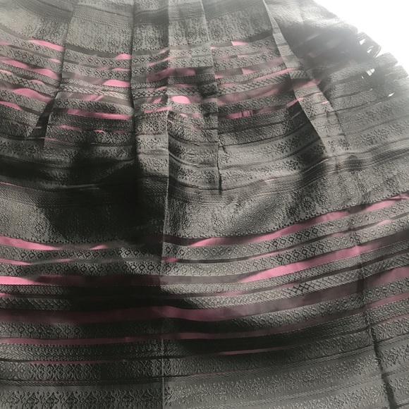 Never worn gorgeous skirt - Picture 2 of 5